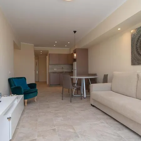 Altamira 73 - One Bed *